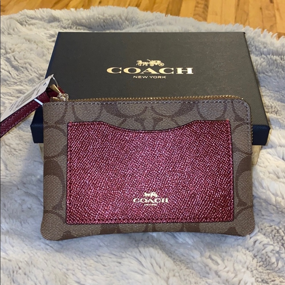 Coach signature Wristlet NWT